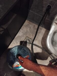 سباك تسليك مواسير المجاري